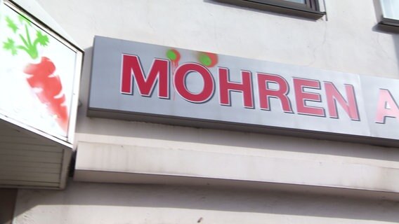 Das Logo der Mohren-Apotheke in Wolfsburg. © NDR 