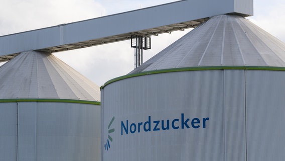 Der Schriftzug "Nordzucker" ist auf einem Silo des Unternehmens zu lesen. © picture alliance/dpa Foto: Klaus-Dietmar Gabbert