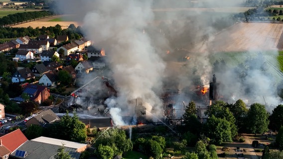 Luftaufnahme eines großen Brandes in Peine. © HannoverReporter Foto: HannoverReporter