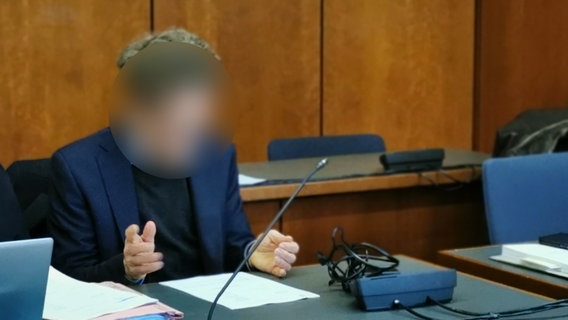 Ein Göttinger Professor ist wegen Nötigungsvorwürfen vor Gericht. © NDR Foto: Wieland Gabcke