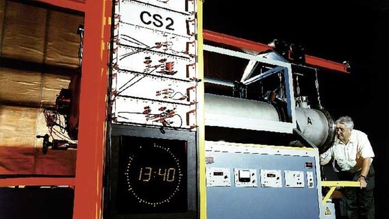 Eine Fotografie zeigt die Atomuhr CS2 in Braunschweig. © Physikalisch-Technische Bundesanstalt 