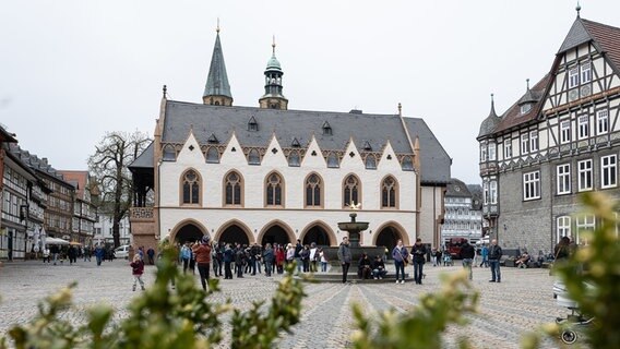 Blick auf das Rathaus in Goslar. © dpa-Bildfunk Foto: Swen Pförtner