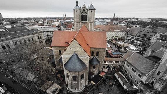 Braunschweig Cathedral from above.  © NDR Photo: Julius Matuschik