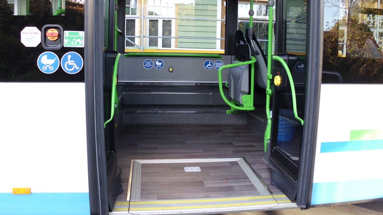 Ein neuer Bus des Zweckverbandes Verkehrsbund Süd-Niedersachsen (ZVSN) von innen. © Marco Schnyder / Rollitraining SC Hainberg Foto: Marco Schnyder