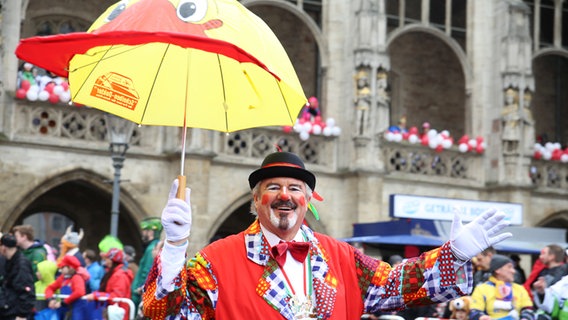 Auf dem Braunschweiger Schoduvel wird Karneval gefeiert. © NDR Foto: Alexander Brodeßer