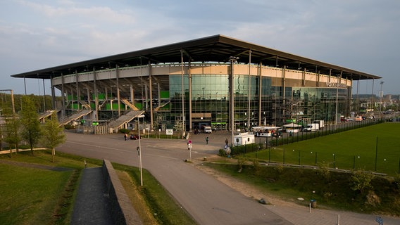 Die Volkswagen Arena in Wolfsburg. © picture-alliance / Sven Simon | ANKE FLEIG / SVEN SIMON 
