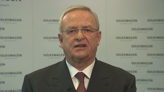 VW-Konzernchef Martin Winterkorn spricht in einer Videobotschaft über den VW-Abgasskandal.  