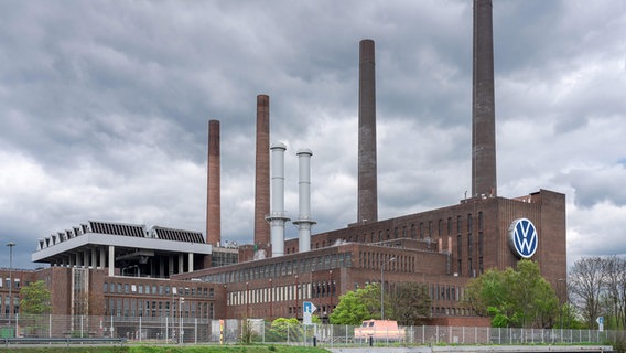 Heizkraftwerk des Volkswagenwerks Wolfsburg. © picture alliance | Daniel Kalker Foto: Daniel Kalker