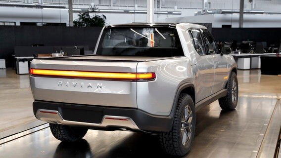 Ein Elektro-Auto von Rivian (Rivian R1T in Plymouth, Michigan). © dpa Foto: Paul Sancya/AP/dpa