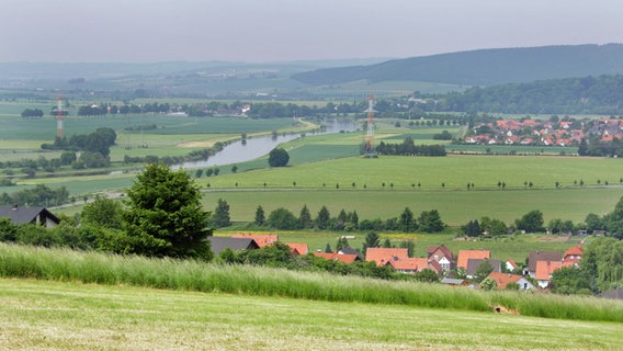 Der Bückeberg in Emmerthal an der Weser bei Hameln. © dpa Foto: Peter Steffen