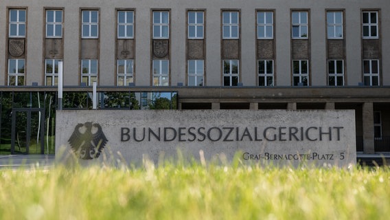Das Bundessozialgericht in Kassel. Das Bundessozialgericht in Kassel. © picture alliance/dpa Foto: Swen Pförtner