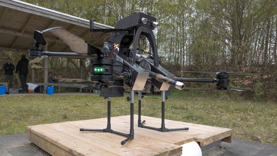 Das Bild zeigt eine Drohne die zur Aufspührung und Vernichtung von Munition in Oldenburg entwickelt wurde. © Christopher Haar Foto: Christopher Haar