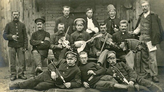 Kriegsgefangene im niedersächsischen Lager Haaßel bei Selsingen. © europeana1914-1918 / Everett Sharp, Oxford University 