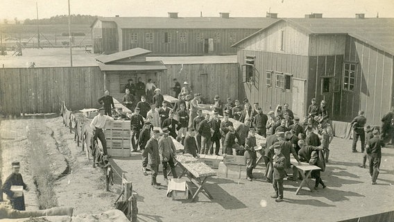 Kriegsgefangene im niedersächsischen Lager Haaßel bei Selsingen. © europeana1914-1918 / Everett Sharp, Oxford University 