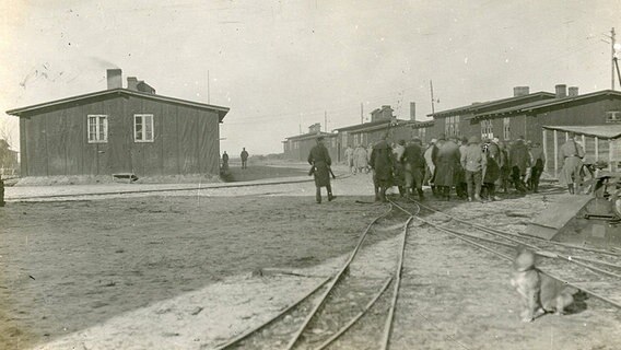 Kriegsgefangene in einem niedersächsischen Lager © europeana1914-1918 / Everett Sharp, Oxford University 