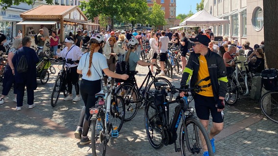 Besucher erreichen das Felgenfest. © Landkreis Hameln-Pyrmont 