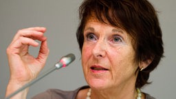 Maria Krautzberger, Präsidentin des Umweltbundesamts, bei einer Pressekonferenz in Berlin am 30. Juli 2014 Maria Krautzberger, Präsidentin des Umweltbundesamts, bei einer Pressekonferenz in Berlin am 30. Juli 2014 © dpa Bildfunk Foto: Daniel Bockwoldt
