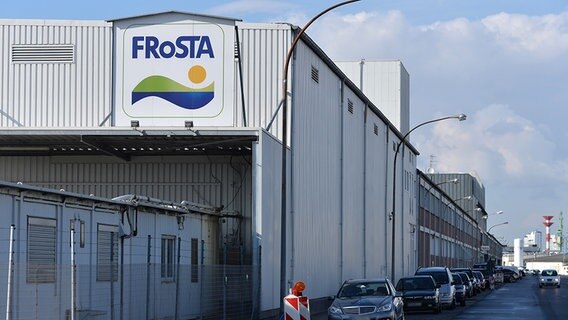 Eine Halle der Firma Frost AG in Bremerhaven. ©  dpa-picture alliance Foto: Carmen Jaspersen