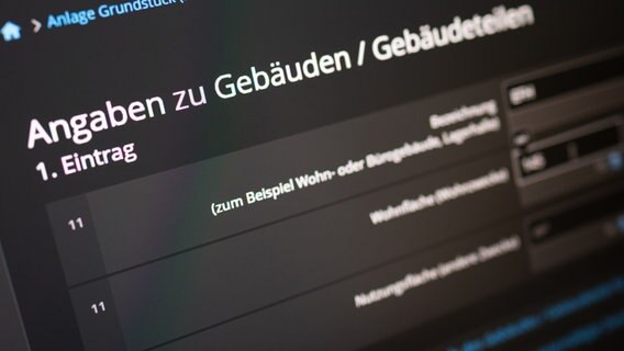 Die Eingabemaske für die Angaben zur Grundsteuer im Online-Steuerportal Elster auf einem Computerbildschirm. © picture alliance/dpa/Frank Rumpenhorst Foto: Frank Rumpenhorst