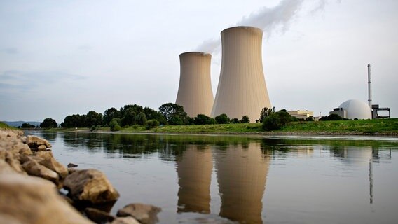 Das Atomkraftwerk in Grohnde bei Hameln an der Weser. © dpa - Bildfunk Foto: Emily Wabitsch