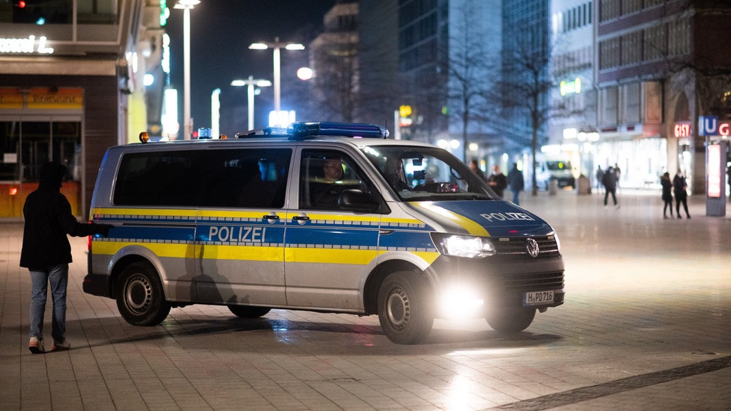 Niedersachsen geht voran und tritt schon länger auf die bremse. Corona-News-Ticker: Weiter Kritik an Bundes-Notbremse ...
