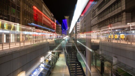 menschenleere Innenstadt von Hannover bei Nacht © dpa Bildfunk Foto: Moritz Frankenberg