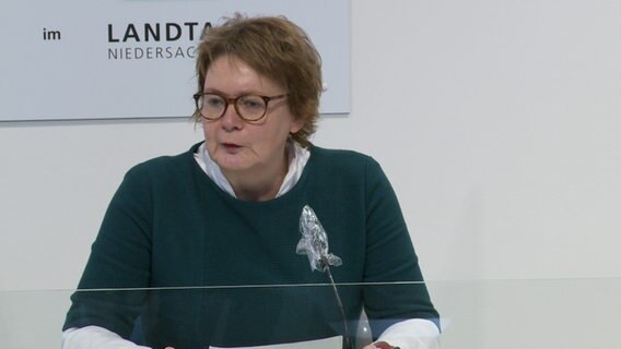 Niedersachsens Gesundheitsministerin Daniela Behrens (SPD) bei einer Pressekonferenz des Corona-Krisenstabs. © NDR 