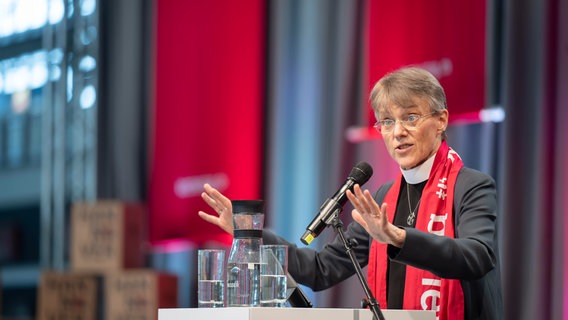 Die US-amerikanische Bischöfin Mariann Edgar Budde auf dem 39. Deutschen Evangelischen Kirchentag in Hannover. © picture alliance / epd-bild | Tim Wegner Foto: Tim Wegner