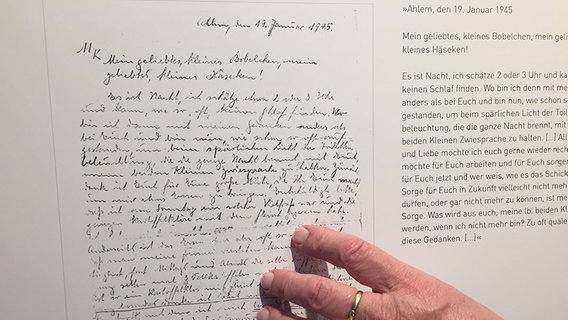 Eine Nahaufnahme des handschriftlichen Briefes, den Ruth Grönes Vater am 17. Januar 1945 an sie schickte. © NDR 