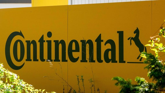 Das Continental Logo hängt an einer Wand nahe der neuen Zentrale in Hannover. © dpa-Bildfunk Foto: Melissa Erichsen