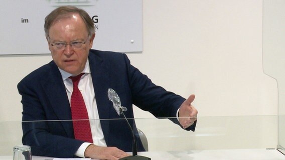Ministerpräsident Stephan Weil (SPD) spricht bei der Landespressekonferenz. © NDR 
