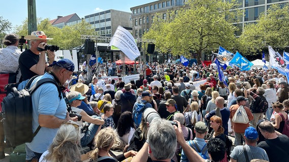 Demonstranten in Hannover © NDR Foto: Lars Stuckenberg