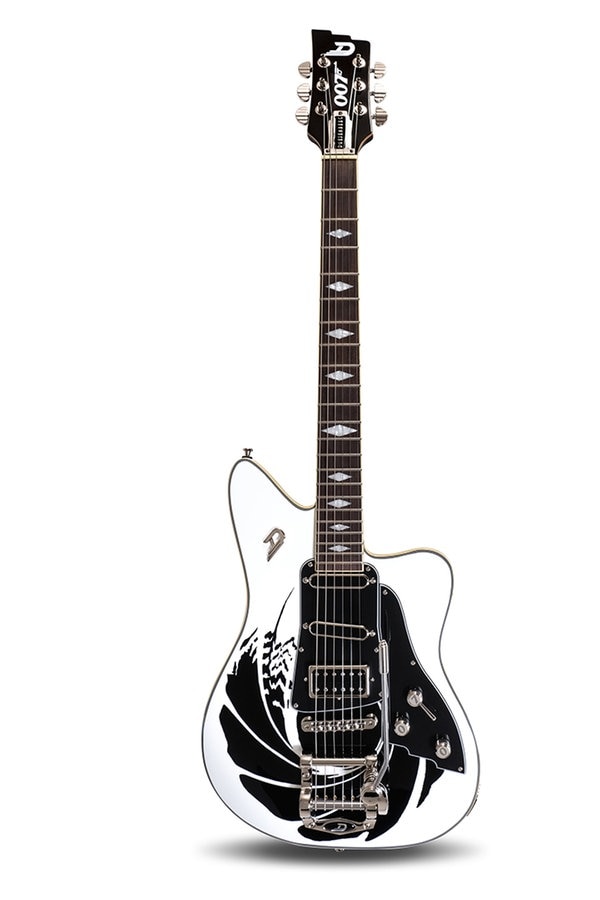 Eine Gitarre der Firma Duesenberg im James-Bond-Design © Duesenberg/dpa 