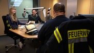 Ein Feuerwehr Podcast mit Torben Hildebrandt und Märit Heuer wird im Landesfunkhaus in Hannover aufgenommen. © NDR 