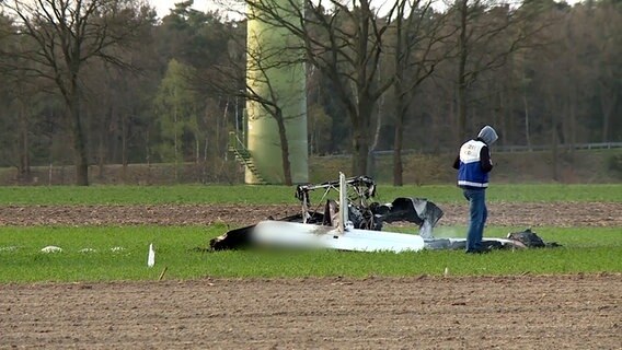 Das Bild zeigt ein Flugzeugwrack nach einem Absturz. © HannoverReporter 