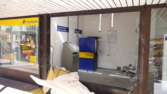 Eine Bankfiliale in Hannover ist nach einer Automaten-Sprengung zerstört. © HannoverReporter 