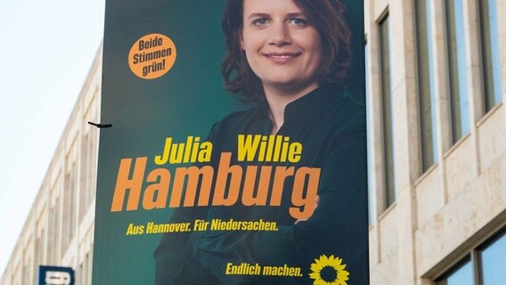 Ein Wahlplakat der Grünen hängt an einer Laterne © dpa Foto: Melissa Erichsen