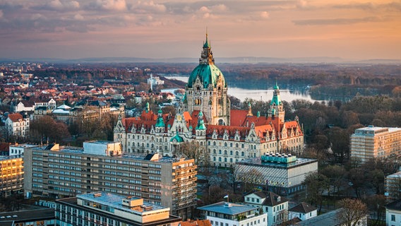 Rathaus von Hannover zur blauen Stunde. © fotolia Foto: Mapics