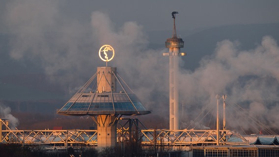 View of the exhibition center in Hanover.  © picture alliance/dpa/Julian Stratenschulte Photo: Julian Stratenschulte