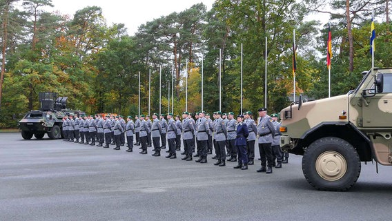 „Soldaten der Reserve“ bei ihrem Gelöbnis am 27.10.2022 in Nienburg © Bundeswehr Foto: Attena Nagahi