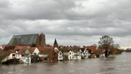 Teile der Stadt Verden sind von Hochwasser überschwemmt. © NDR Foto: Benedikt Bathe