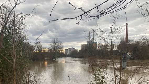 Die Ihme ist in Hannover über die Ufer getreten. © NDR.de Foto: Josy Wübben