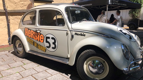VW-Käfer mit "Herbie"-Aufklebern © NDR Foto: Wilhelm Purk