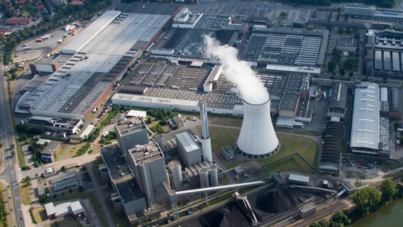 Das Gemeinschaftskraftwerk Hannover (GKH), auch Kraftwerk Stöcken genannt, in Hannover. © picture alliance / dpa Foto:  Julian Stratenschulte