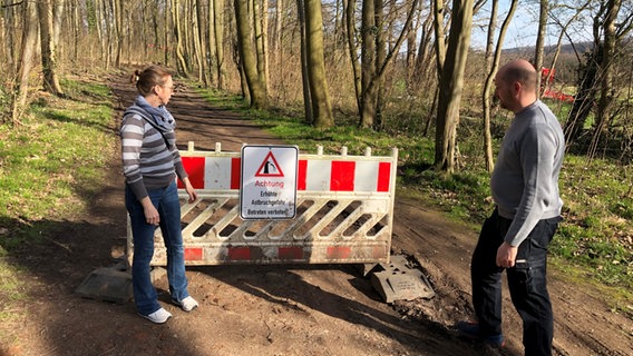 In Vorbereitung für die Landesgartenschau sind bereits viele Wege gesperrt. © NDR Foto: Wilhelm Purk