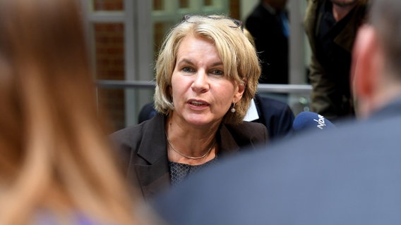Die neue CDU-Landtagsabgeordnete Elke Twesten im Landtag. © dpa - Bildfunk Foto: Holger Hollemann
