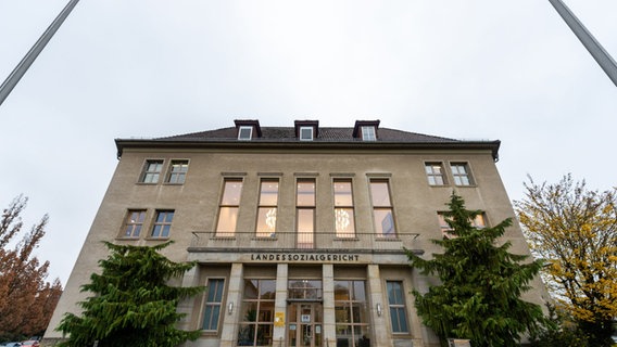 Das Landessozialgericht Niedersachsen Bremen von außen. © picture alliance/dpa | Philipp Schulze Foto: Philipp Schulze