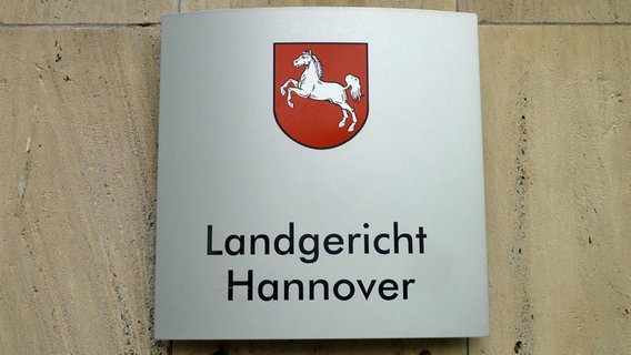 Ein Schild am Eingang des Landgerichtes Hannover. © ONLINE NDS Foto: Angela Hübsch