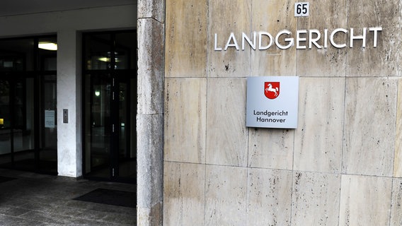 Der Eingang vom Landgericht Hannover. © picture alliance / dpa | Julian Stratenschulte Foto: Julian Stratenschulte