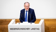 Stephan Weil (SPD), Ministerpräsident von Niedersachsen, spricht im niedersächsischen Landtag. © Moritz Frankenberg/dpa Foto: Moritz Frankenberg